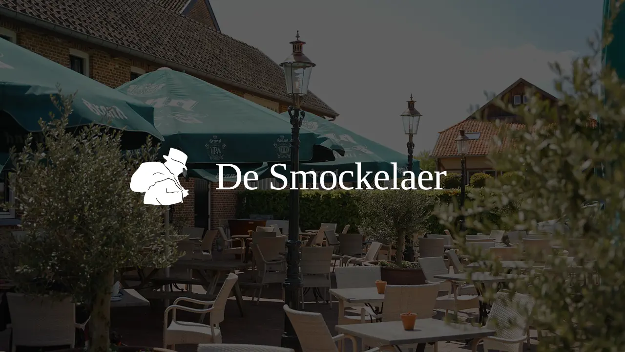 De Smockelaer restaurant terrace with outdoor seating and venue branding